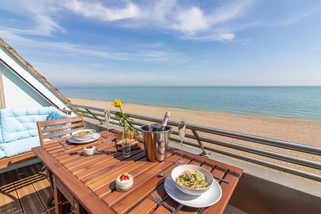 The Luxury Beach Property - Oceanbreeze Sandgate Exteriör bild