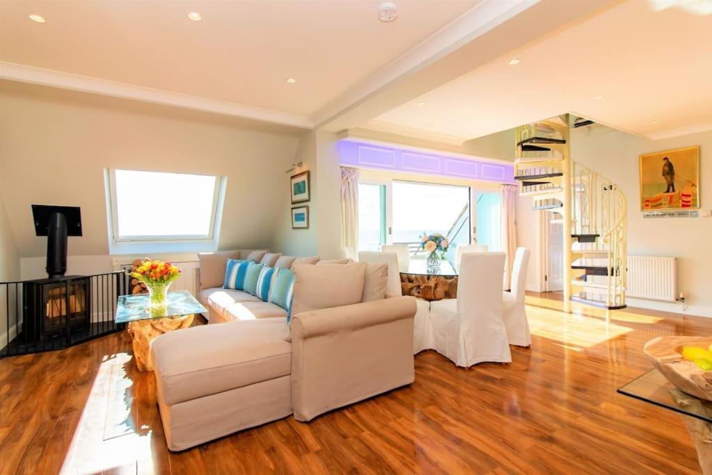 The Luxury Beach Property - Oceanbreeze Sandgate Exteriör bild