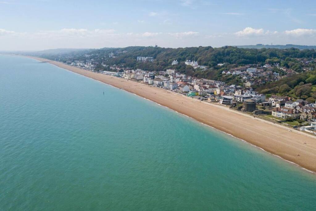 The Luxury Beach Property - Oceanbreeze Sandgate Exteriör bild